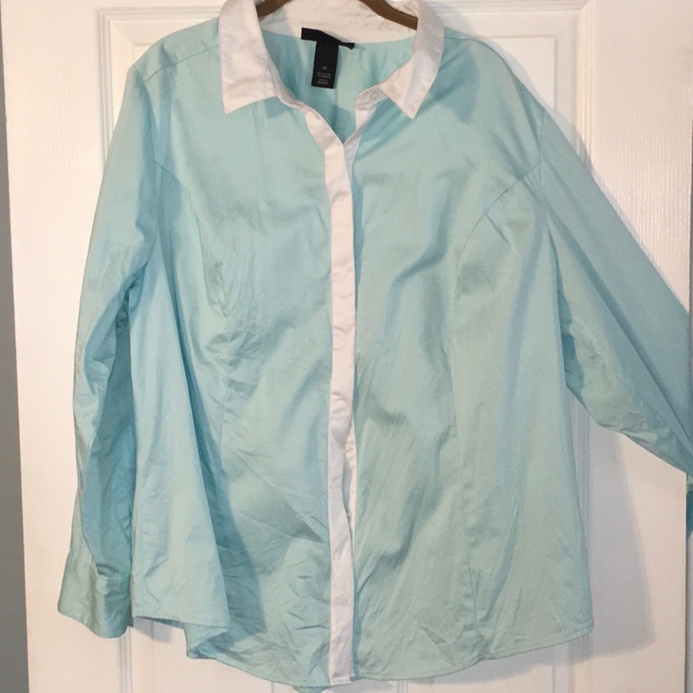 Women’s plus size button down shirt. Size 22